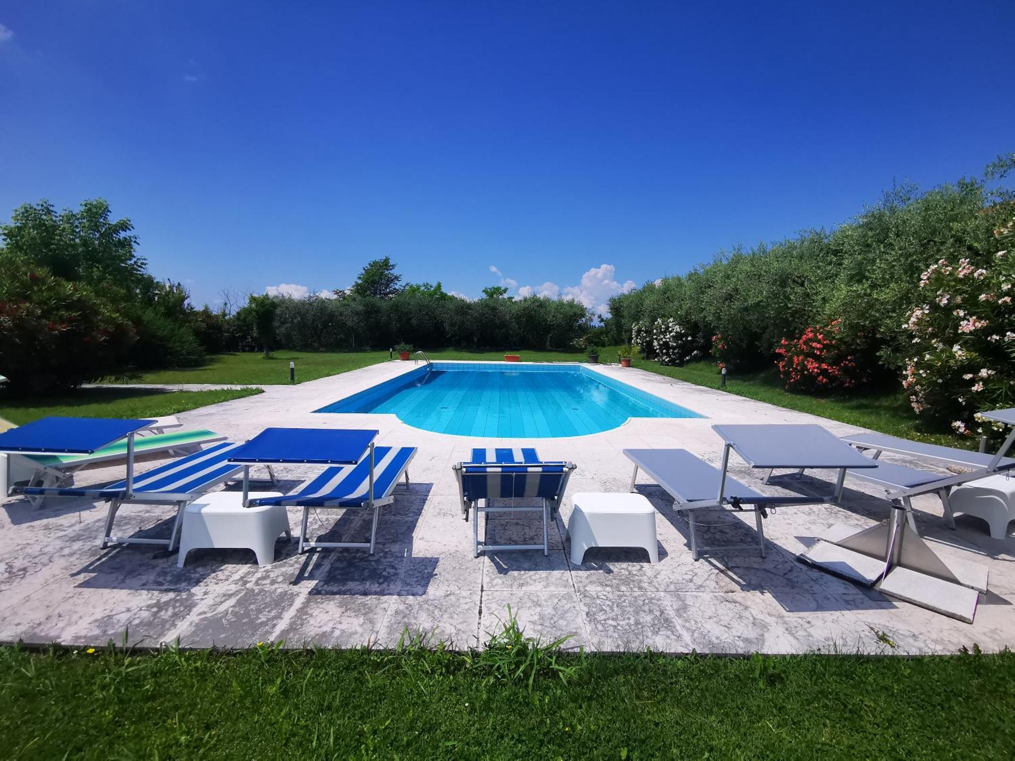 Casa Ghirlanda Con Piscina E Campo Da Tennis Лацизе Екстериор снимка