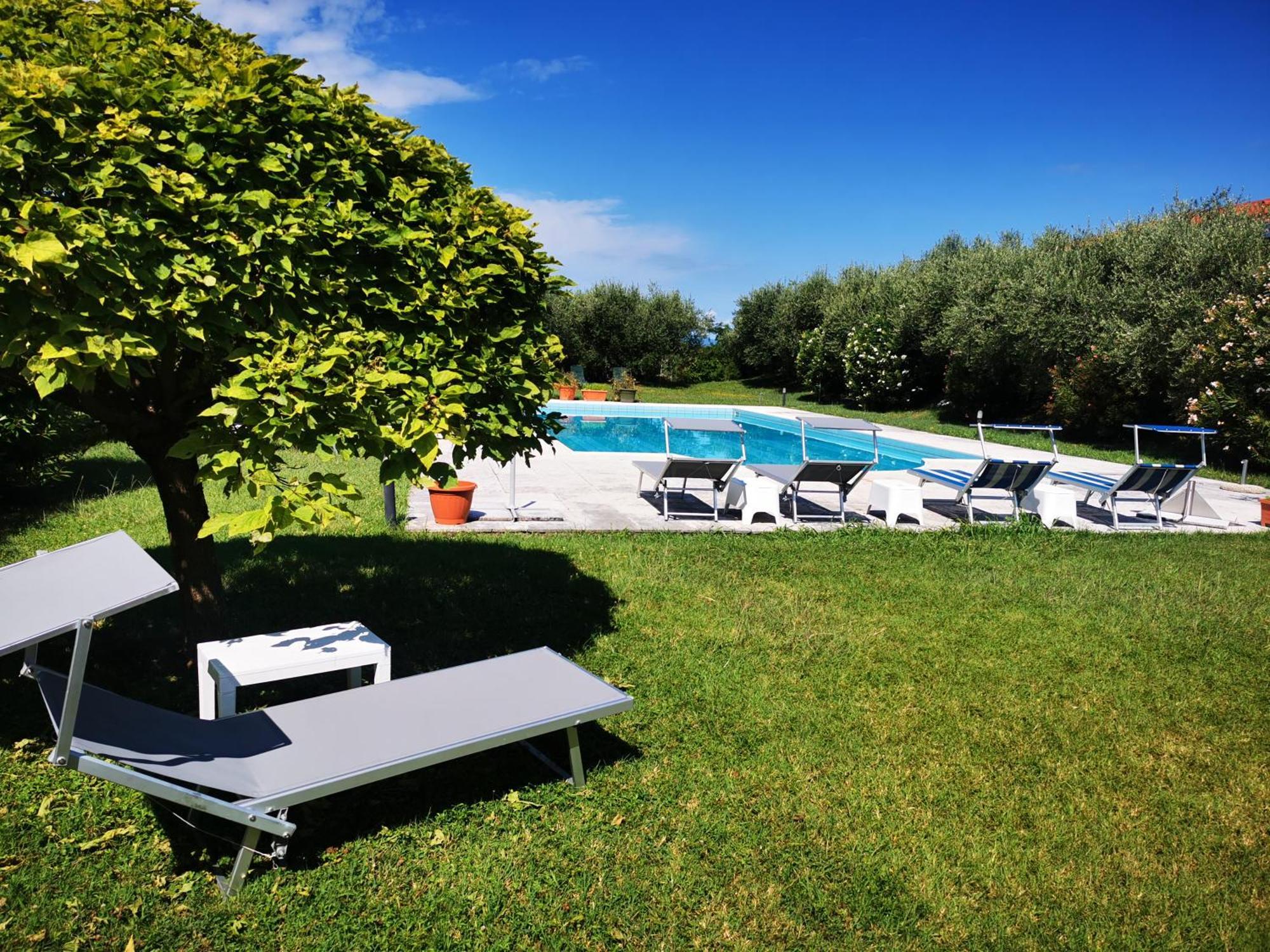 Casa Ghirlanda Con Piscina E Campo Da Tennis Лацизе Екстериор снимка
