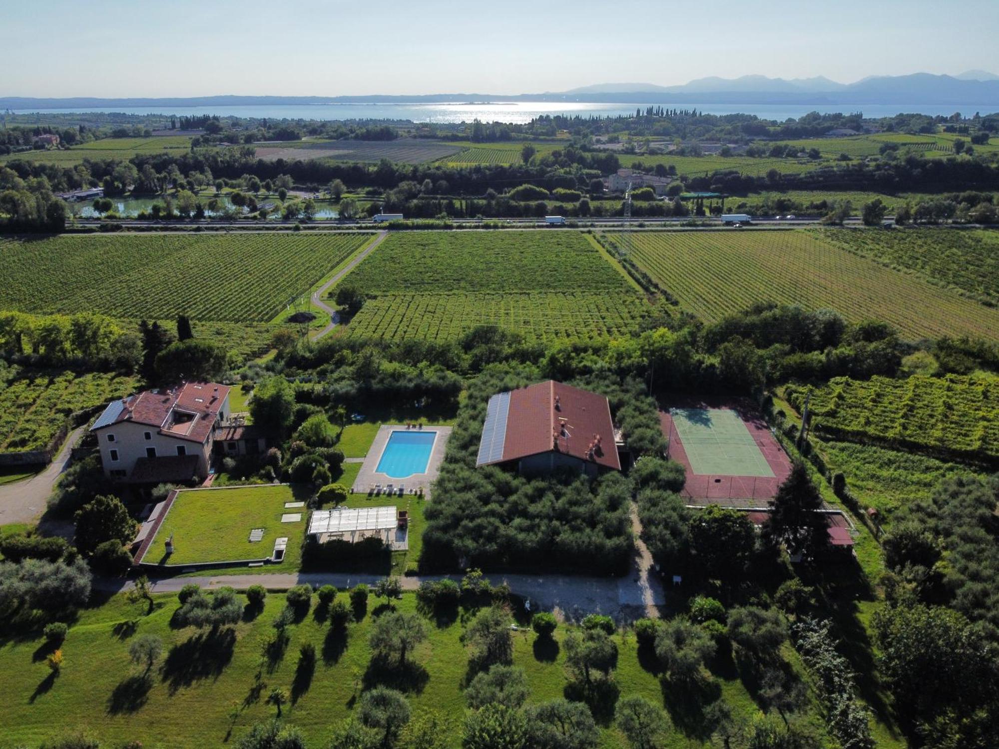 Casa Ghirlanda Con Piscina E Campo Da Tennis Лацизе Екстериор снимка