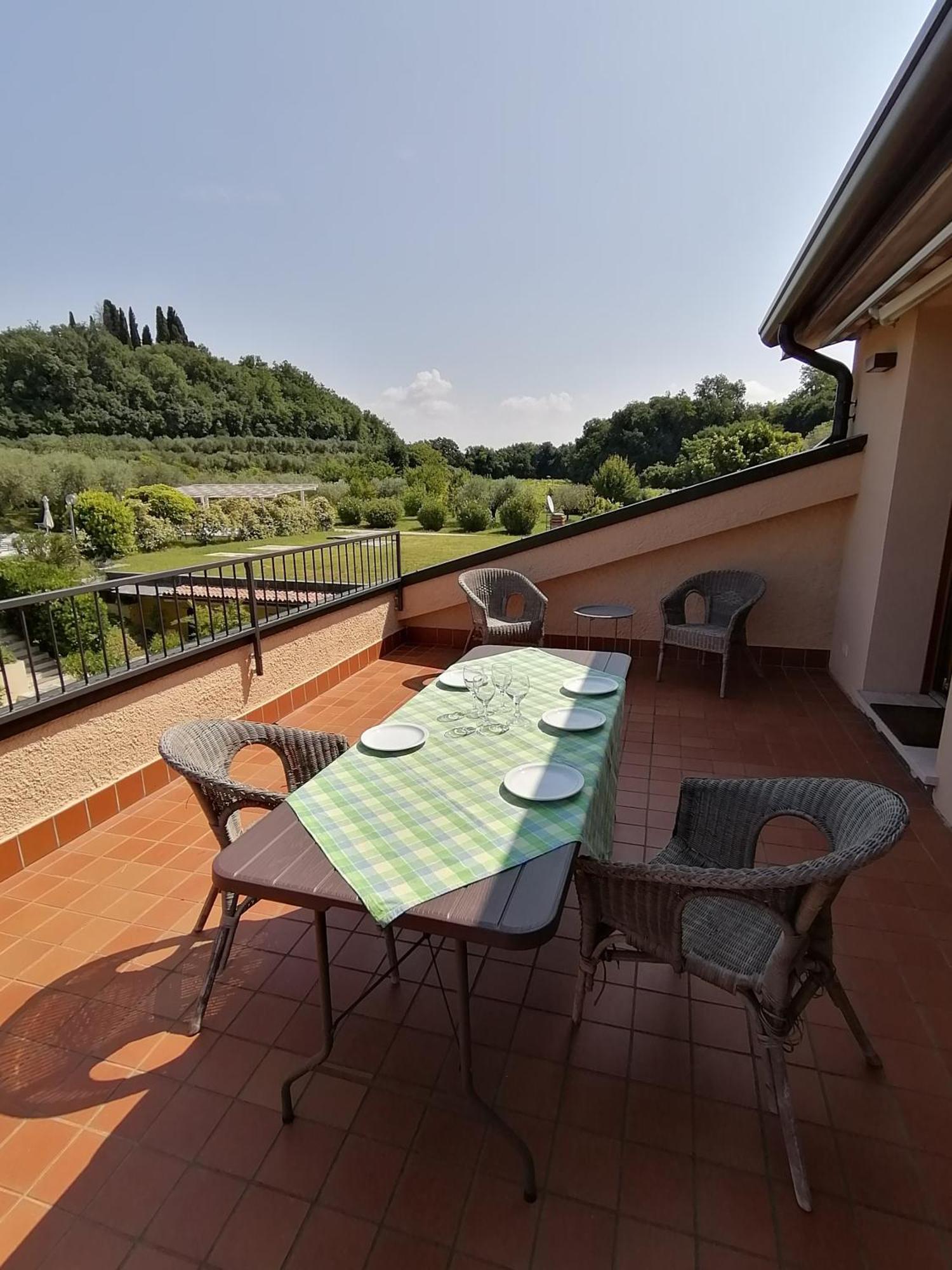 Casa Ghirlanda Con Piscina E Campo Da Tennis Лацизе Екстериор снимка
