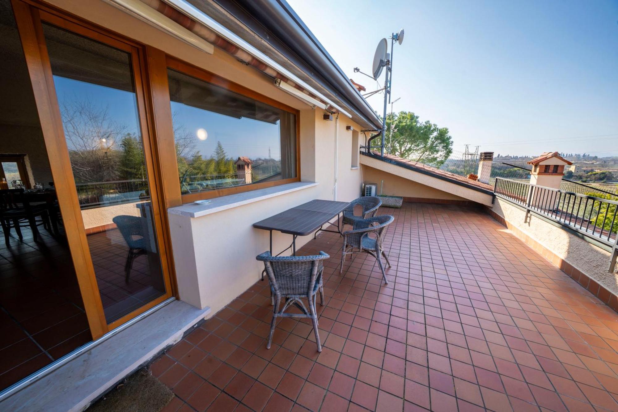 Casa Ghirlanda Con Piscina E Campo Da Tennis Лацизе Екстериор снимка